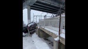 Вольво XC90 с моста, против электрички: Экстремальный краш тест!