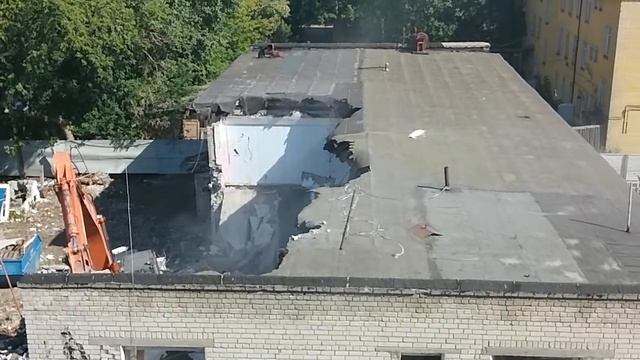 Снос кирпичного  дома по Русски.
