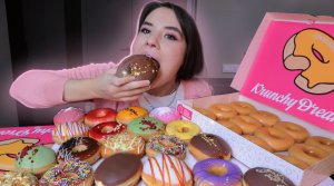 МУКБАНГ Все пончики от Кранчи Дрим ПРОБУЕМ все вкусы  All mukbang donuts