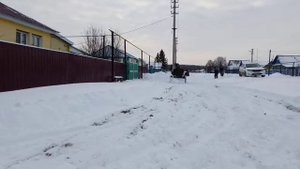 Работа отвала на переднем адаптере, чистим снег.