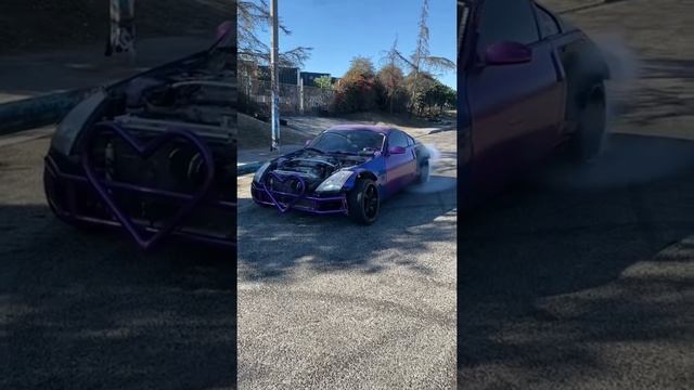 Onlyfans Girl drives manual 350z in high heels! TikTok burnout ?