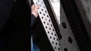 как легко снять резиновые фишки из алюминиевого порога на мерседес