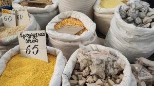 Ошский рынок/ Бишкек /много товаров нужных и не очень/