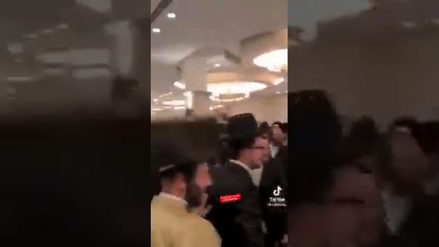 Затоптали флаг России смотреть онлайн