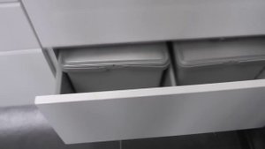 Подвесная кухня без ручек. С электроприводом SERVO-DRIVE Cерво Драйв Blum.