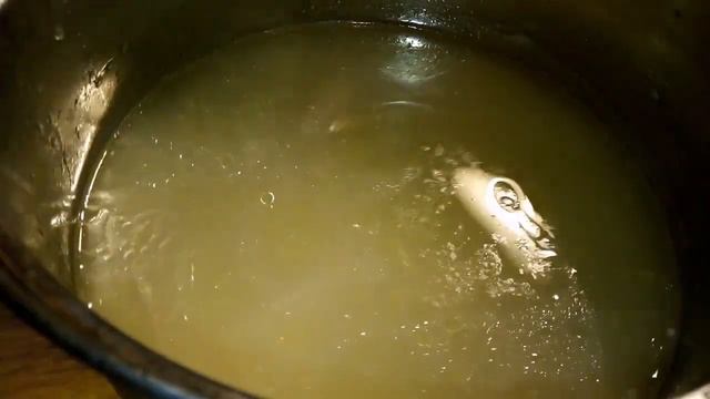 Суп с жареной вермишелью на курином бульоне.