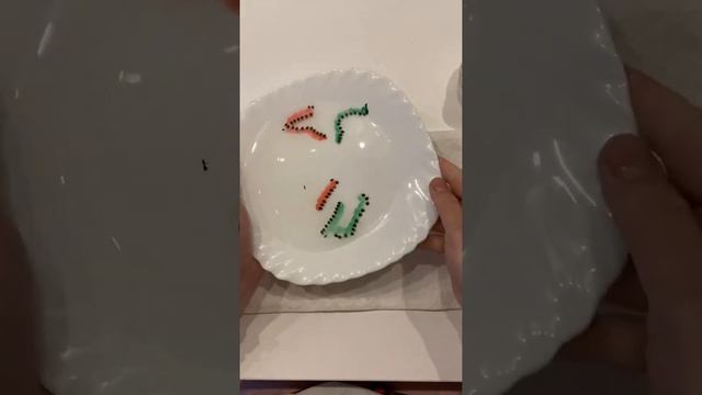 Оживший рисунок Рисуем на поверхности воды Как сделать живой рисунок Эксперименты с детьми смотреть онлайн