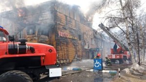 Пожар в торговом центре Артёма.