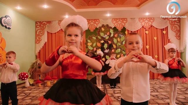 Первый Школьный. Выпуск ко Дню Матери смотреть онлайн