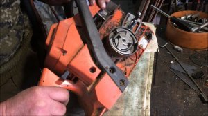 Бензопила Хускварна 136 ,,мелодичный,, стук коленвала!!!