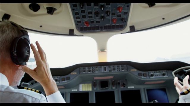 Piloto avión comercial vió el OVNI más grande jamás visto: "40 kilómetros de diámetro" смотреть онлайн