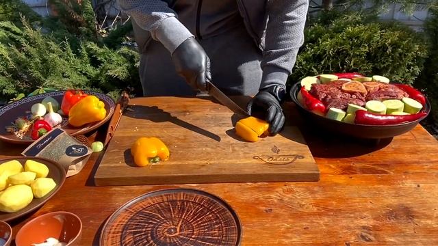 Сербская пека / Оссобуко в Сербской пеке / Говяжьи голени с овощами