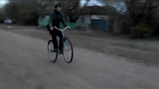 Жёсткое падение с велосипеда смотреть онлайн