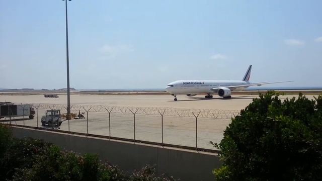 Paris - Beyrouth Air France Boeing 777-300 Arrivé à l'aéroport international Rafik Hariri смотреть онлайн