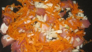 Мясо с баклажанами в горшочке