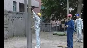 Как в Китае лазят по столбам электрики