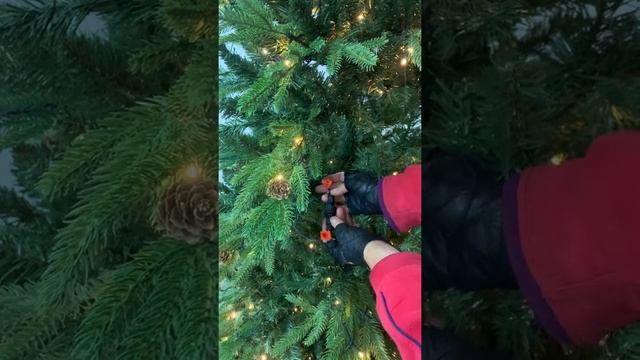 Как подключить светодиодную подсветку на искусственной елке