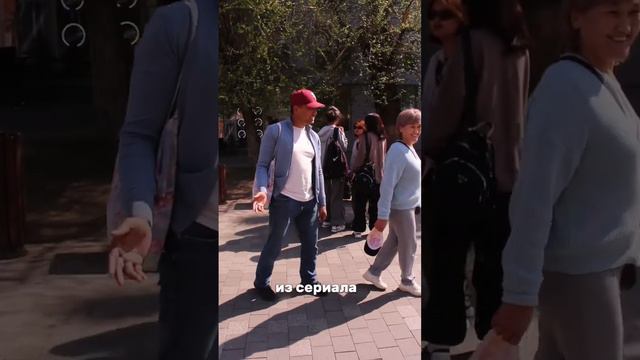 Скрипач на улице с Игрой Престолов