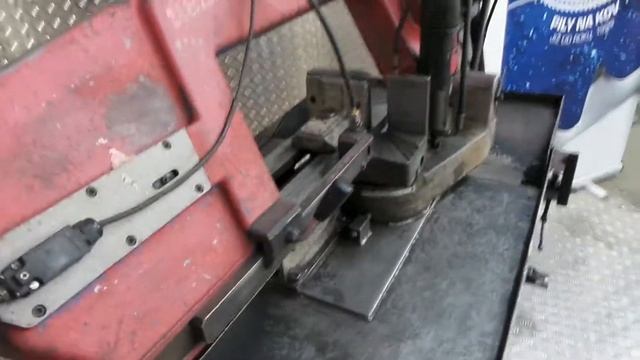 BOMAR STG 240 GH - poloautomatická pásová pila na kov смотреть онлайн