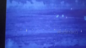 Укронацисты добивают своих раненных.