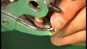 Как заделать дырку в ведре своими руками