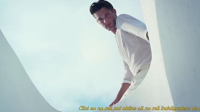 Chris Isaak - ♥♫ ♥♫ Can't Help Falling In Love♥♫ ♥♫.- traducere romana. смотреть онлайн