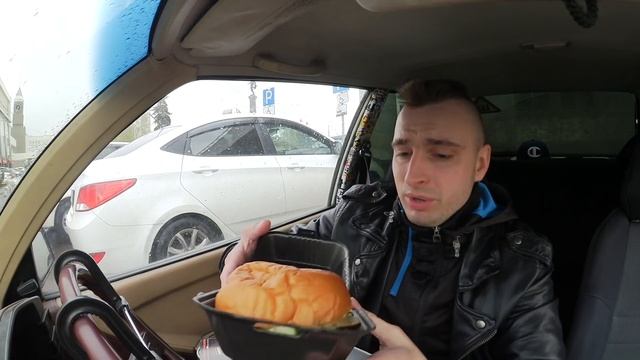 Бургер с плесенью за 335 руб??? BLUE CHEESE и сладкий картофель фри из МясоRoob. Обзор еды смотреть онлайн