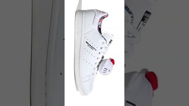 adidas Stan Smith украсили плюшевыми Hello Kitty #кроссовки #стиль #обувь #мода #адидас #adidas