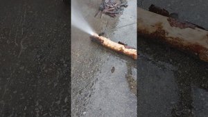 очистка бревна мойкой высокого давления