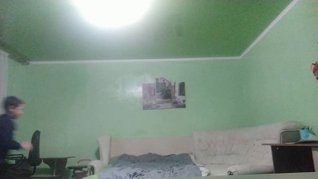 Как научиться делать сальто назад и вперёд на диване ?????