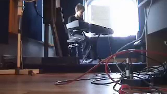 Matt Bellamy from Muse improvising on piano. смотреть онлайн