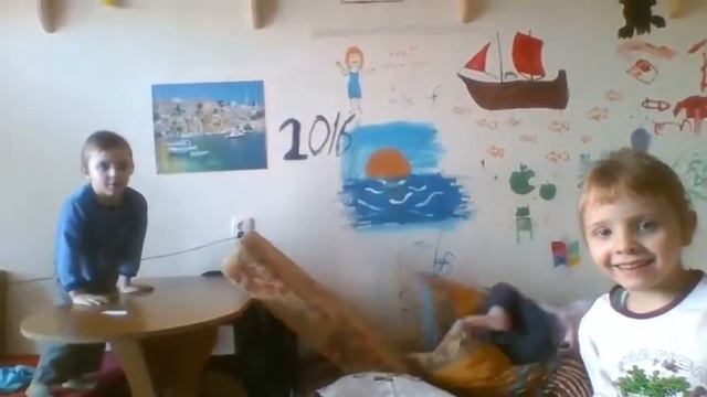 Дети учатся кувыркаться смотреть онлайн