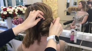 Прическа на КОРОТКИЕ ВОЛОСЫ | Объемная УКЛАДКА Низкий ПУЧОК | Ольга Дипри