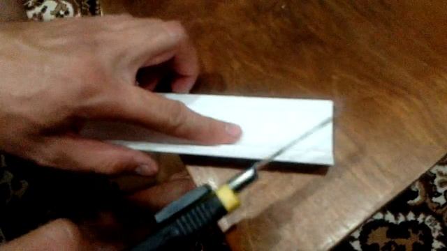 Как резать углы на потолочном плинтусе видео 1