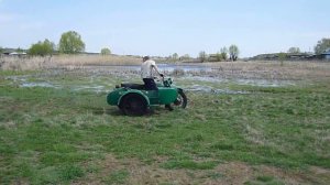 урал с пускачём по болоту