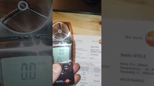 Анемометр Testo 410-2 с сенсором влажности для определения точки росы.