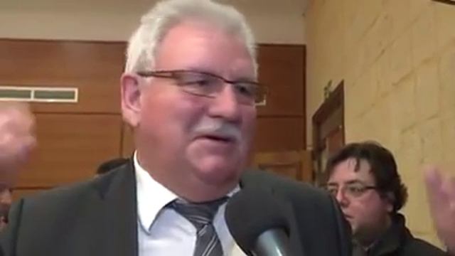 "It looks like money-laundering" - PANA Committee chairman смотреть онлайн