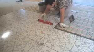 Укладка плитки на теплый пол.