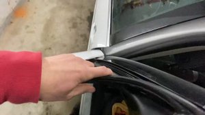 Как снять стекло задней двери Рено Лагуна 3?