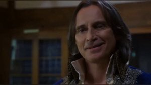 Румпельштильцхен и Белль танцуют первый танец.