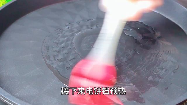 土豆絲不要炒著吃了，教你一個新做法，打入2個雞蛋，孩子點名吃
