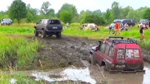Машинки для детей Машина  застряла в грязи на помощь приехал Джип Видео для мальчиков