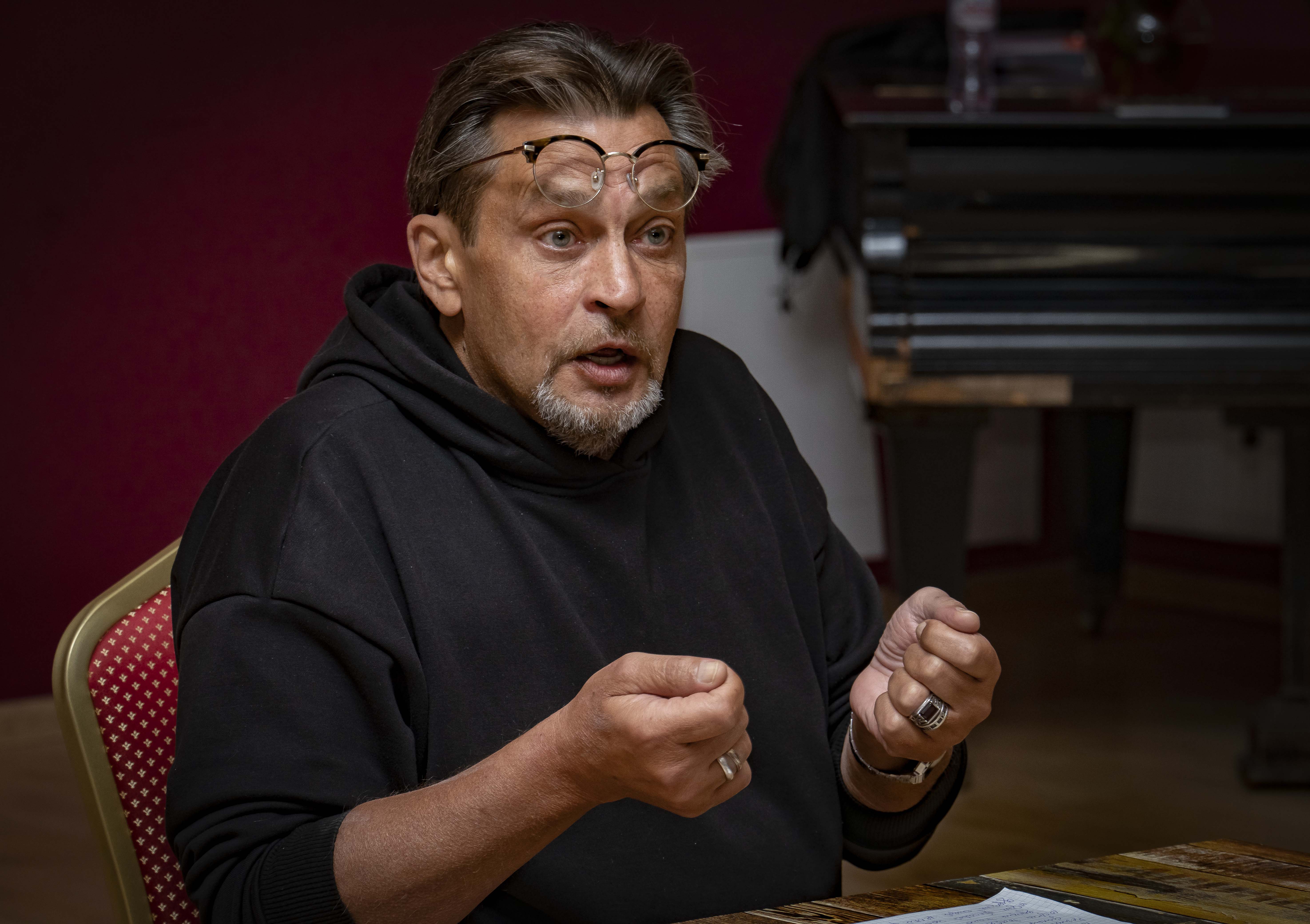 АЛЕКСАНДР ДОМОГАРОВ. СКАНИРОВАНИЕ СТИХА.