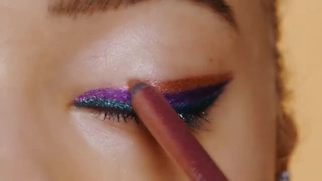Urban Decay - Colorful Winged Eyeliner Heavy Metal Glitter Collection смотреть онлайн