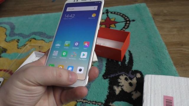 Xiaomi Redmi 5 Plus обзор на фоне Xiaomi Redmi Note 5A