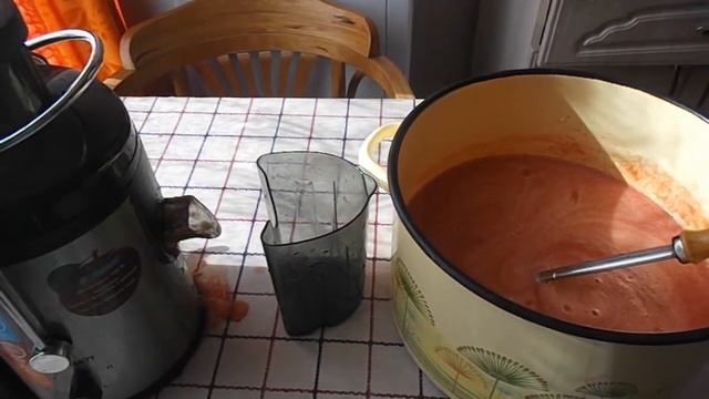 Томатный сок на зиму! Обзор соковыжималки Skarlett.
