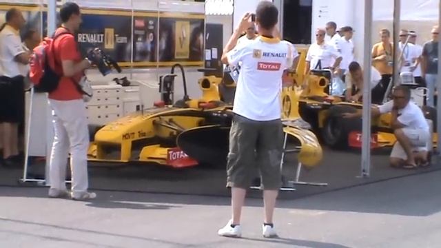 Renault F1 team show- Mazurek Dąbrowskiego смотреть онлайн