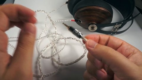 Балансный посеребрённый кабель от Meze