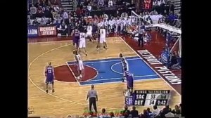 Vlade Divac 4 Pts 11 Assists @ Pistons, 2003-04.