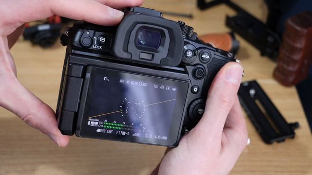 Viewfinder Options on the Panasonic GH6 | Screen Going Off Intermittently on Panasonic Lumix Camer смотреть онлайн